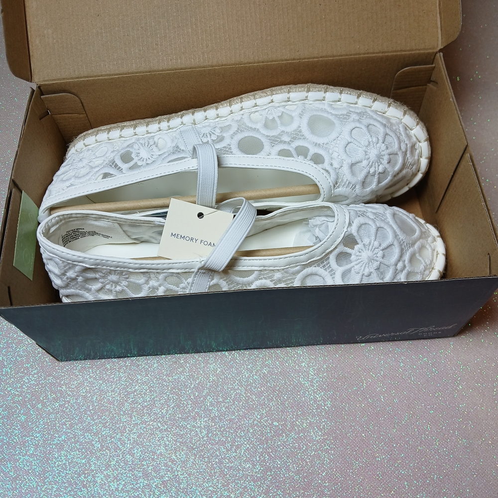 Universal Thread White Floral Lace Flats - Picture 3 of 3